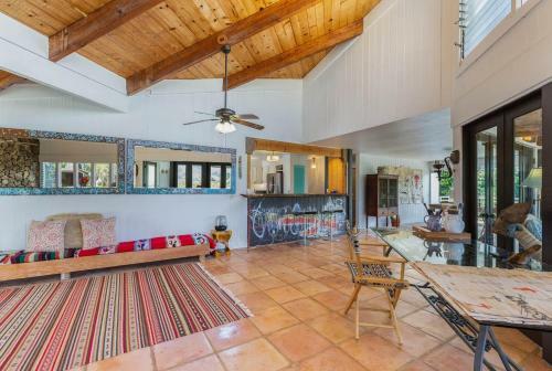 Kamapua'a Hale Home