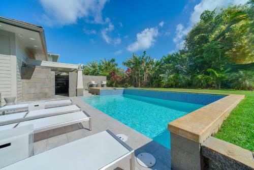 Makana Pool House Home