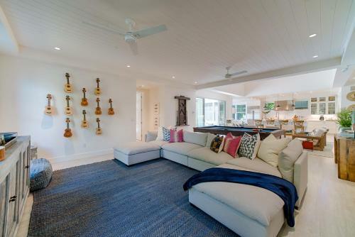 Makana Pool House Home
