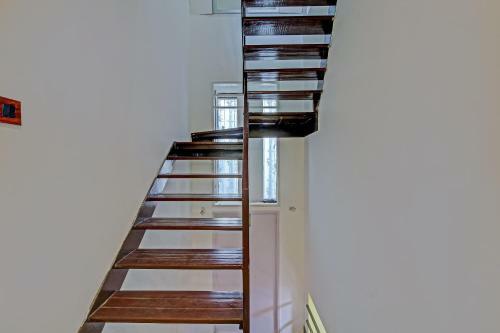 Hostal Oyo Home 66430 Vardhan House