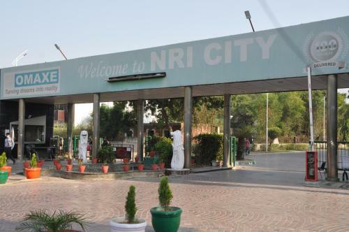Hostal Luxurious Serviced Apt Pari Chowk/expomart/noida Expressway