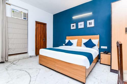 Hotel Vaccinated Staff - Silverkey Executive Stays 38651 Sector56