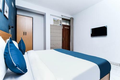 Hotel Vaccinated Staff - Silverkey Executive Stays 38651 Sector56