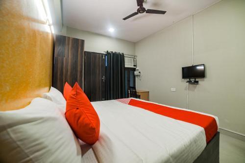 Hotel Oyo Flagship 30196 Noida Sector 5