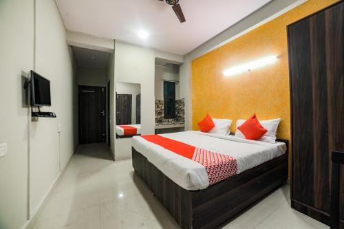 Hotel Oyo Flagship 30196 Noida Sector 5