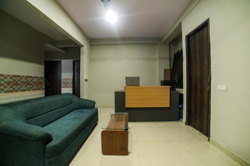 Hotel Oyo Flagship 30196 Noida Sector 5