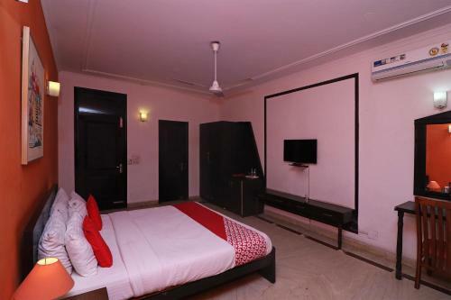 Oyo 13592 Hotel Noida Villa