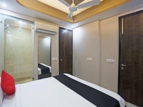 Collection O 81871 Hotel Ashray