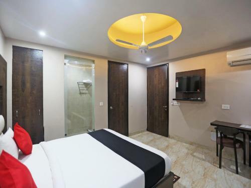Collection O 81871 Hotel Ashray