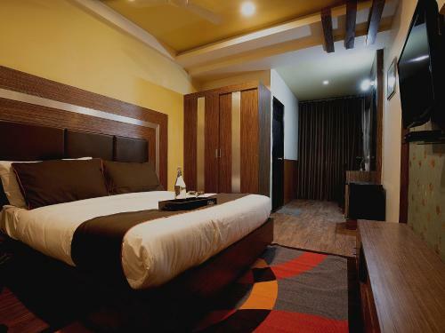 Collection O 81936 Hotel Dreamz Inn