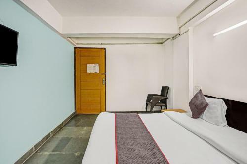 Collection O 82470 Hotel Rent Abode Aone Inn