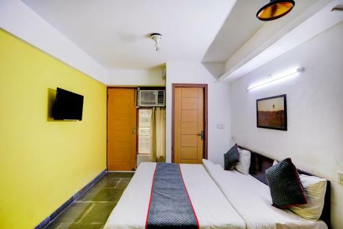 Collection O 82470 Hotel Rent Abode Aone Inn