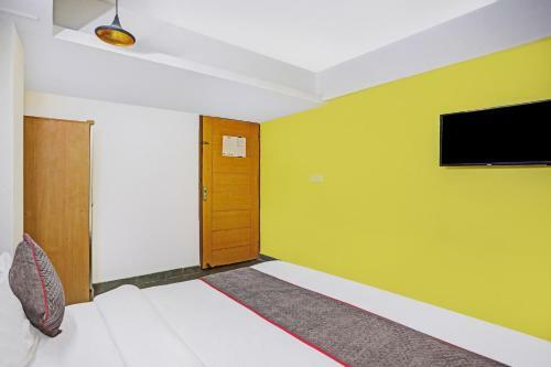 Collection O 82470 Hotel Rent Abode Aone Inn
