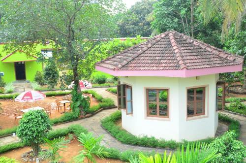 Hotel Staymaker Sunny's Serenity Resort