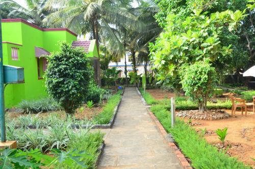 Hotel Staymaker Sunny's Serenity Resort
