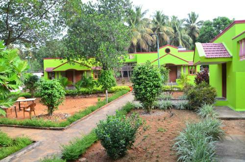 Hotel Staymaker Sunny's Serenity Resort