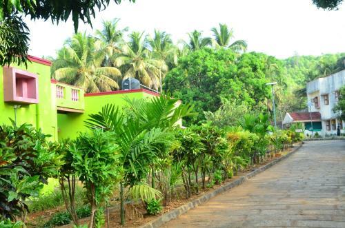 Hotel Staymaker Sunny's Serenity Resort
