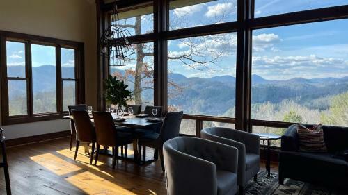 Modern Mountain Getaway, Pet Friendly, Wifi, Long Range Sunset Views - Golden Eagle Landing Cabin