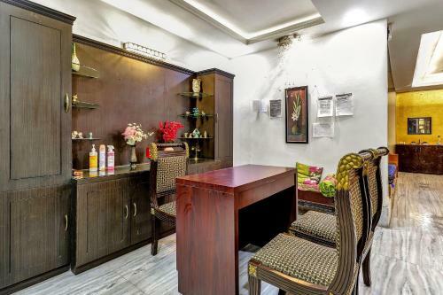 Hotel Collection O 85755 Silver Lining Inn