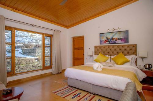 Stayvista At Amala Villa