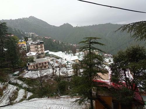 Badal Home Stay Naddi