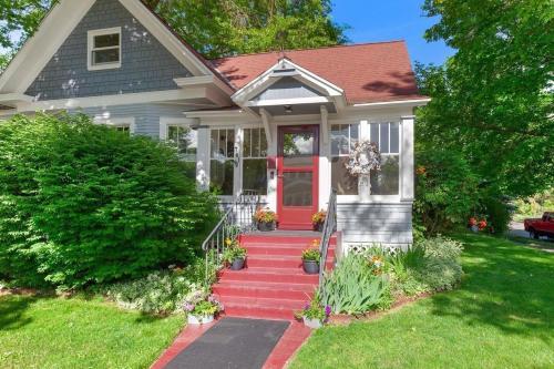 Whimsical Coeur Dalene Escape, Walk To Beach