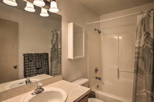 Coeur Dalene Duplex Home About 3 Miles To Lake!