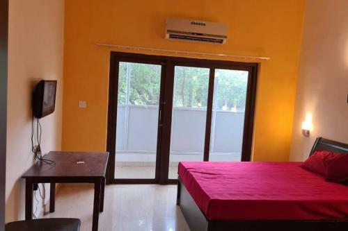 Spacious Studio Apartment With Balcony