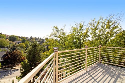 Hillside Hideaway