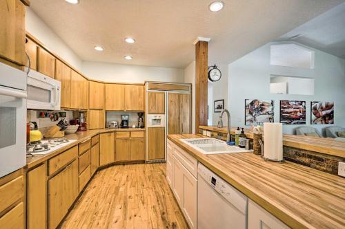Luxe Boise Home With Patio Golf, Hike, Explore