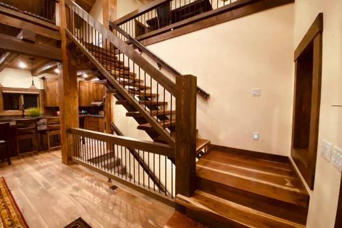Yellowstone Crossing Lodge