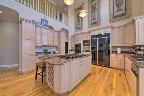 Lavish Lakefront Retreat With Deck And Fire Pit!