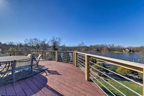 Lavish Lakefront Retreat With Deck And Fire Pit!