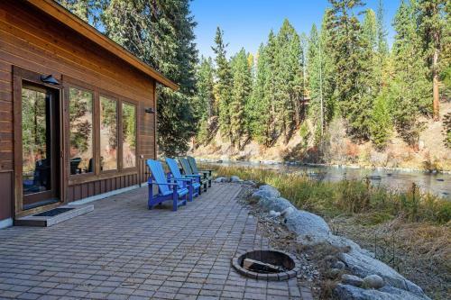 Rivers Edge Retreat
