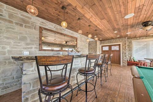 Rivers Paradise With Balcony Dtwn Location!