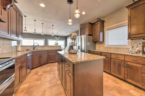 Rivers Paradise With Balcony Dtwn Location!