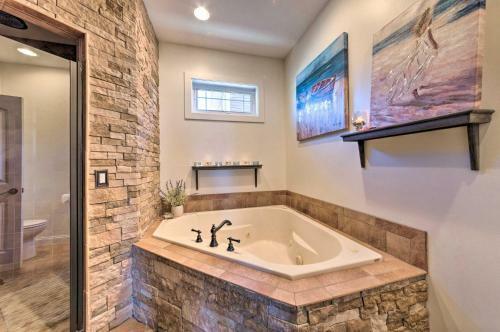 Rivers Paradise With Balcony Dtwn Location!