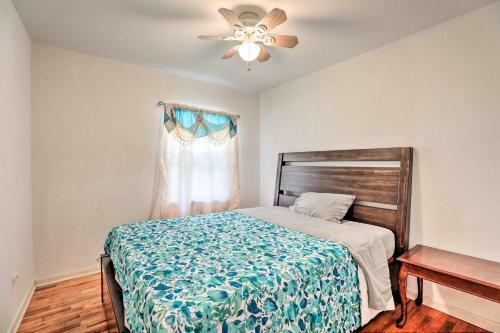 Glendale Heights Home With Office And Backyard!