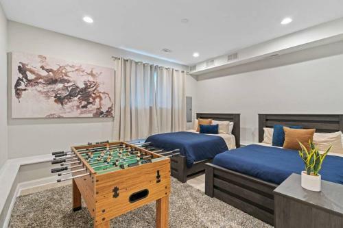 Luxe 6br House Trendy Logan Square Garage Access