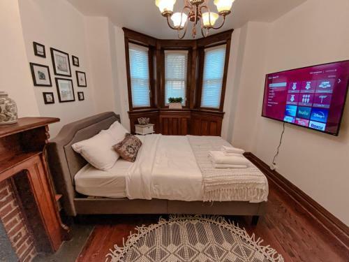 Luxurious Classic Gold Coast Villa For 12 Guests