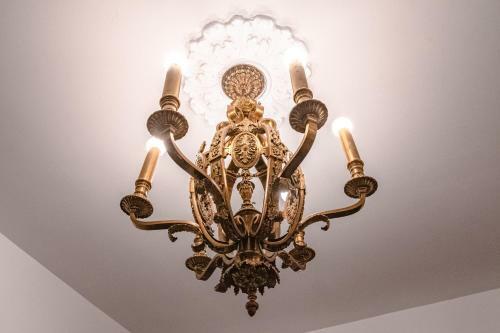 Luxurious Classic Gold Coast Villa For 12 Guests