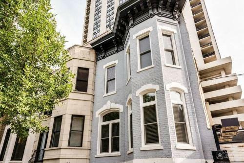 Gold Coast Villa With Free Parking Garage