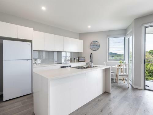 Carinya Bay View Unit 1 16 Tuna Crescent