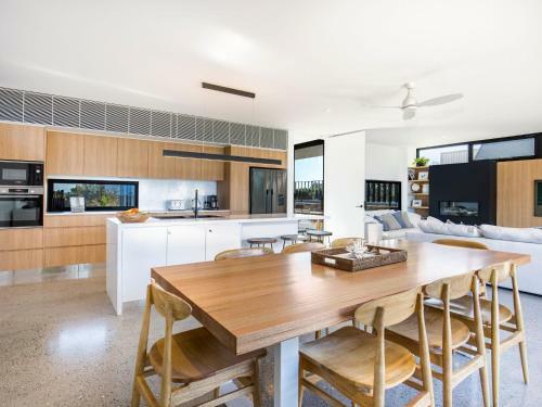 Banksia I Absolute Beachfront