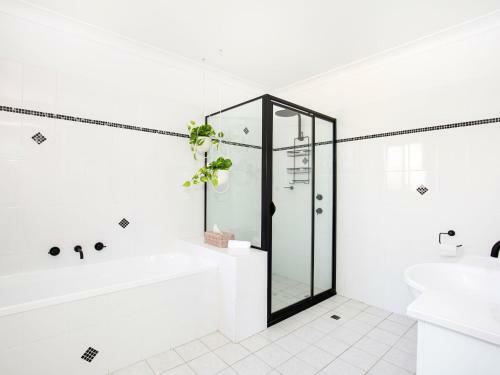 The Villa At Culburra - Pet Friendly - 4 Mins Walk To Beach