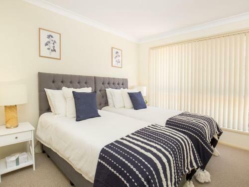 Salty Breeze - Pet Friendly - 10 Mins Walk To Beach