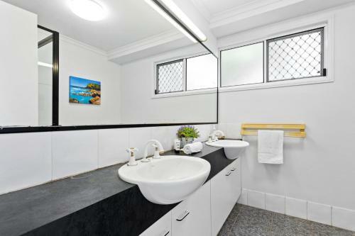 Madecomfy Sunny And Spacious Yaroomba Home With Pool