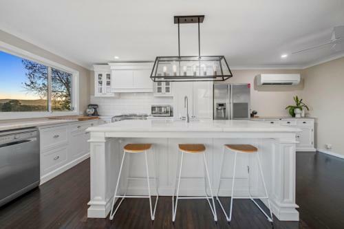 Beautiful Homestead Property With Mountain Views