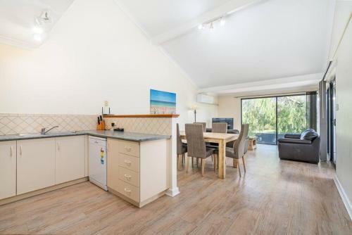 Oceans Edge - Unit 11 At Cape View Resort