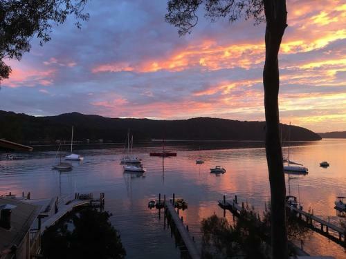 Hostal Island Paradise - Private Waterfront Retreat